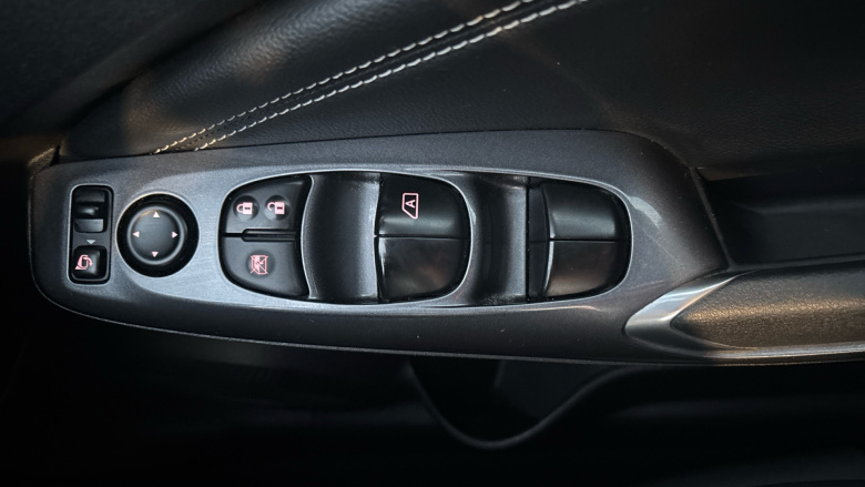 Nissan Juke 1.0 DiG-T 114 N-Connecta 5dr Petrol Hatchback